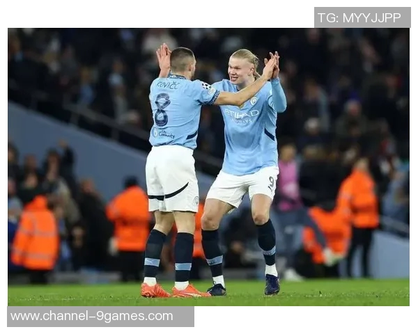 哈兰德铲射破门遭遇重创下身撞击立柱瞬间令人心疼